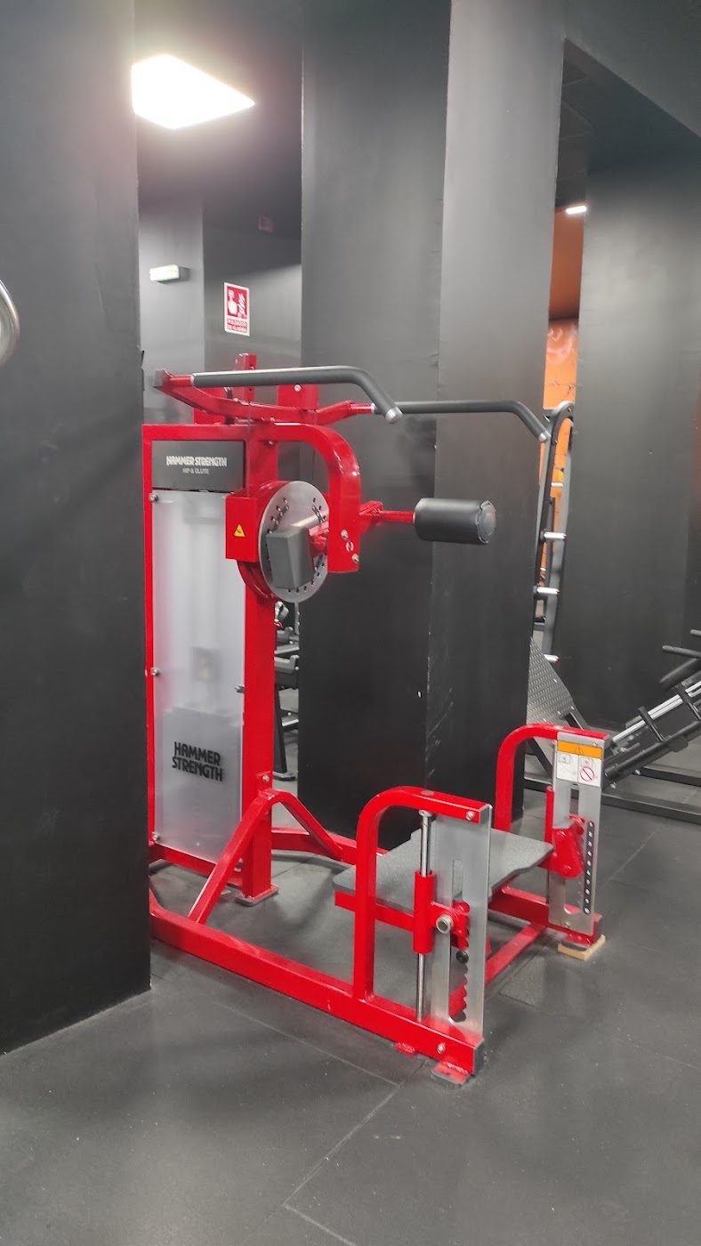 Máquina de fuerza roja y negra